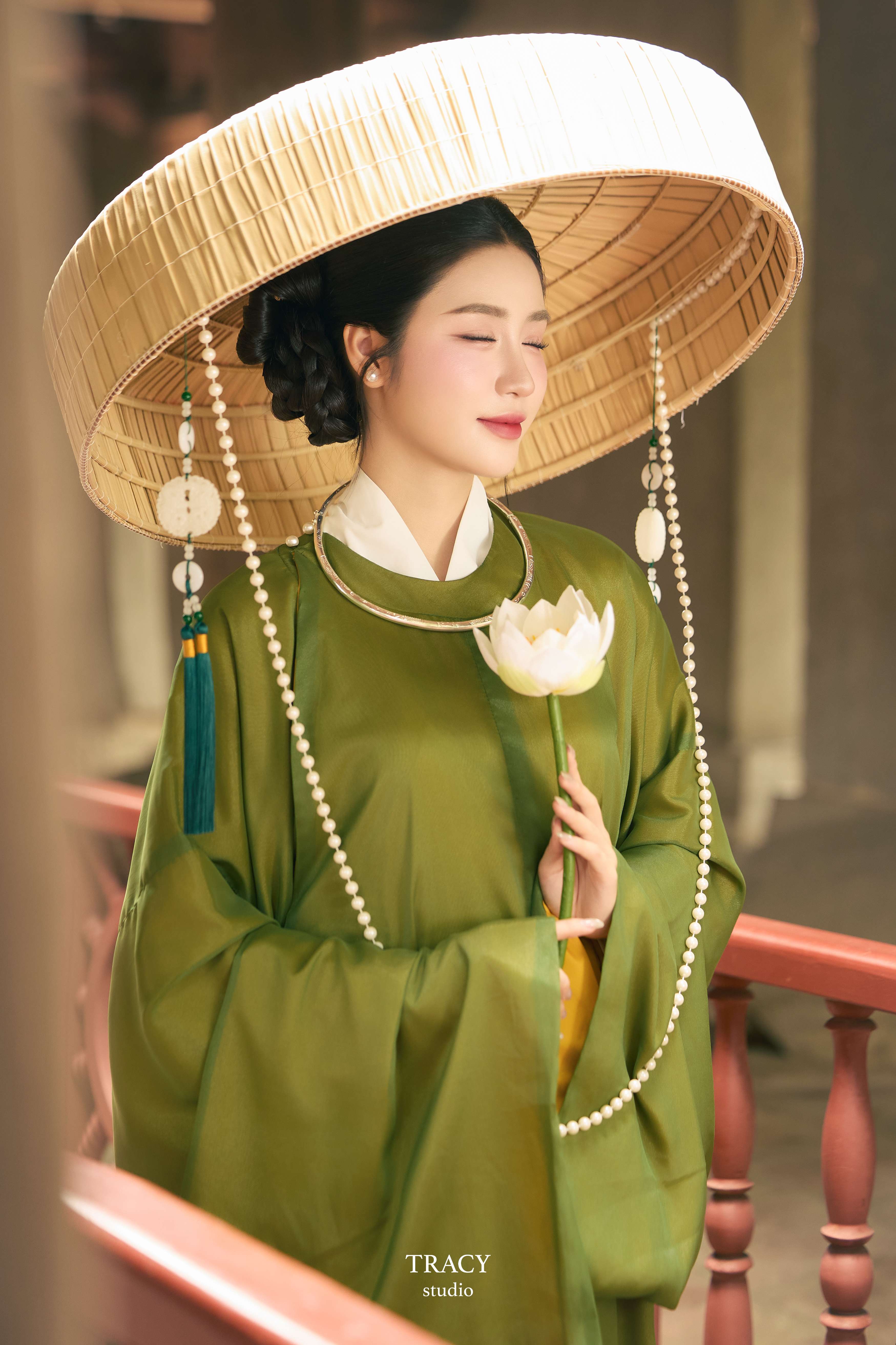 frontend/img/gallery/anh-tet-yem-ao-dai/tracy-studio-chup-viet-phuc-phuong-linh (7).jpg